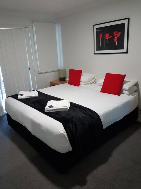 Wallsend Executive Apartments - Accommodation Redcliffe 3