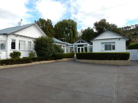 Walton House Bed & Breakfast - Accommodation Redcliffe 0