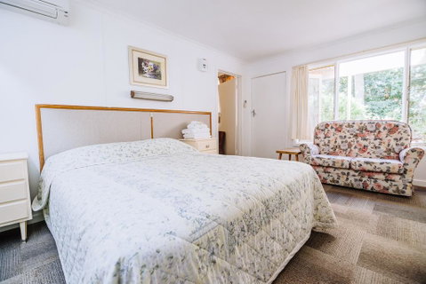 Warburton Lodge - Accommodation Redcliffe 2