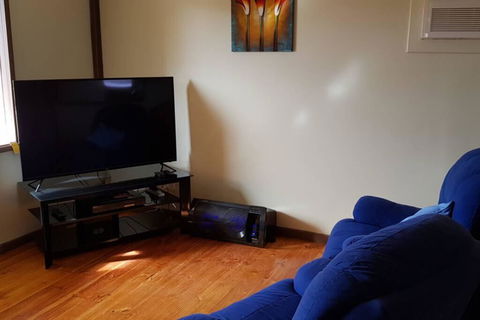 Warmont Apartments Self Contained Home - Accommodation Redcliffe 2
