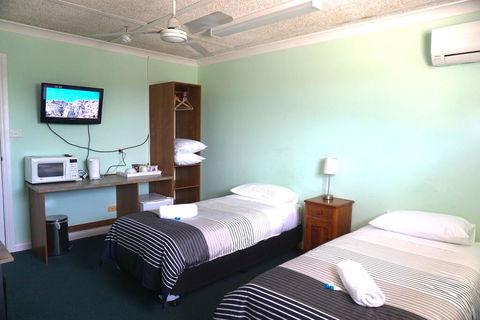 Warners Bay Hotel - Accommodation Redcliffe 3