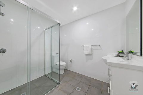 WARRICK FRAM 3 BEDS APT FREE PARKING WALK TO WESTFIELD CLOSE TO HOSPITAL NWF003 - Accommodation Redcliffe 3