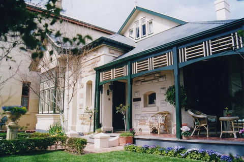 Water Bay Villa Bed & Breakfast - Accommodation Redcliffe 0