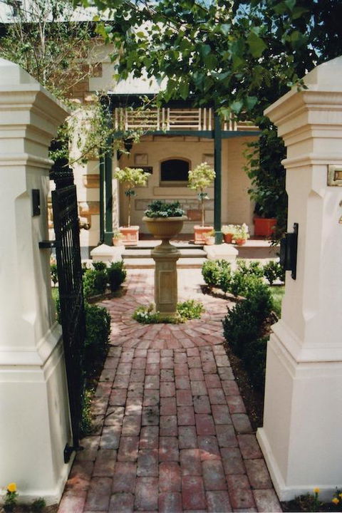 Water Bay Villa Bed & Breakfast - Accommodation Redcliffe 3