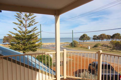 Water Lover's Haven - Accommodation Redcliffe 0