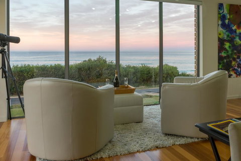 Watercolours - Accommodation Redcliffe 0