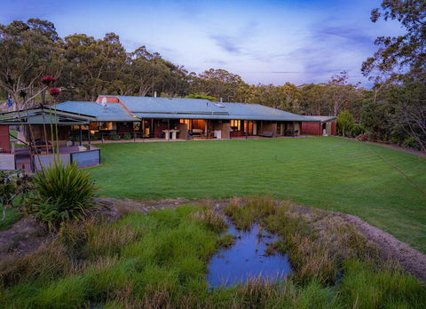 Waterfall Springs Retreat - Accommodation Redcliffe 3