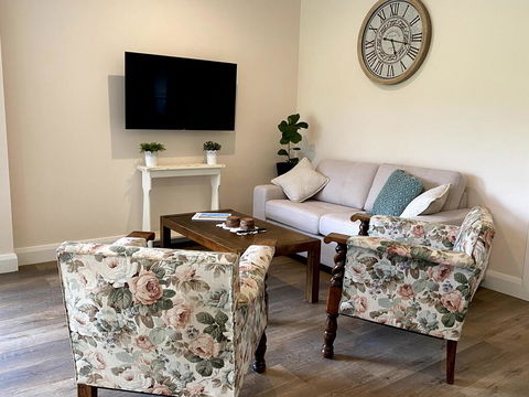 Waterfall Unit Farm Stay - Accommodation Redcliffe 3