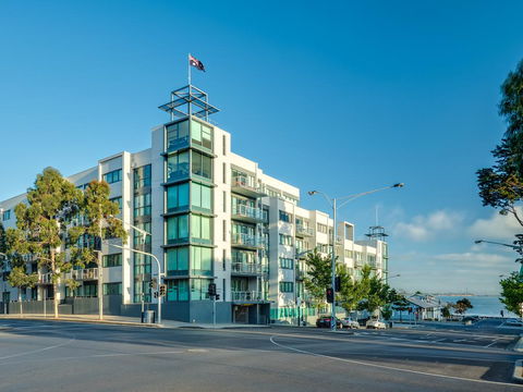Waterfront (Yarra St) By Gold Star Stays - Accommodation Redcliffe 0