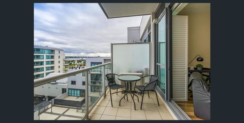 Waterfront (Yarra St) By Gold Star Stays - Accommodation Redcliffe 2
