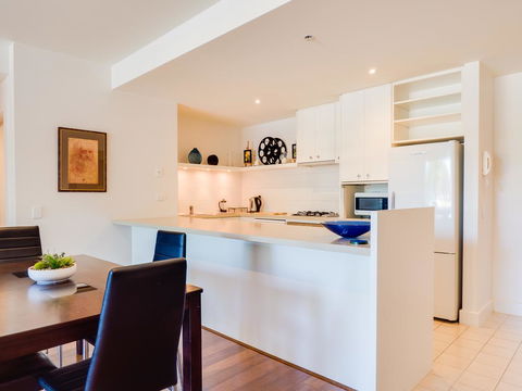 Waterfront (Yarra St) By Gold Star Stays - Accommodation Redcliffe 3