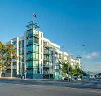 Waterfront Yarra St by Gold Star Stays - Accommodation Redcliffe
