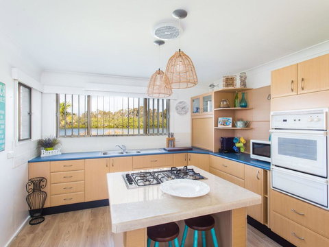 Waterfront At Point Road - Accommodation Redcliffe 1