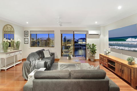 Waterfront Boutique Apartment - Personal Concierge - Accommodation Redcliffe 0