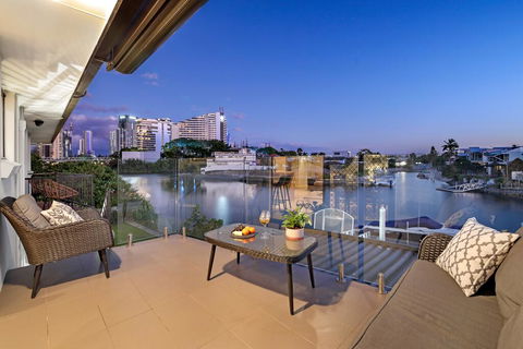 Waterfront Boutique Apartment - Personal Concierge - Accommodation Redcliffe 2