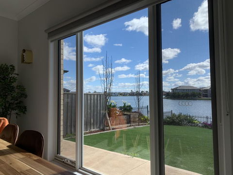 Waterfront Grand Villa For Big Group - Accommodation Redcliffe 2