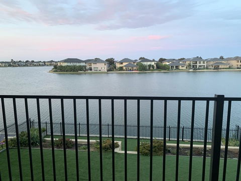 Waterfront Grand Villa For Big Group - Accommodation Redcliffe 3