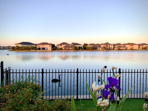 Waterfront Grand Villa For Big Group - Accommodation Redcliffe 1