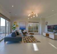 Waterfront Grand Villa for Big Group - Accommodation Redcliffe