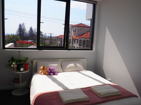 Waterfront Quiet Room - Accommodation Redcliffe 0