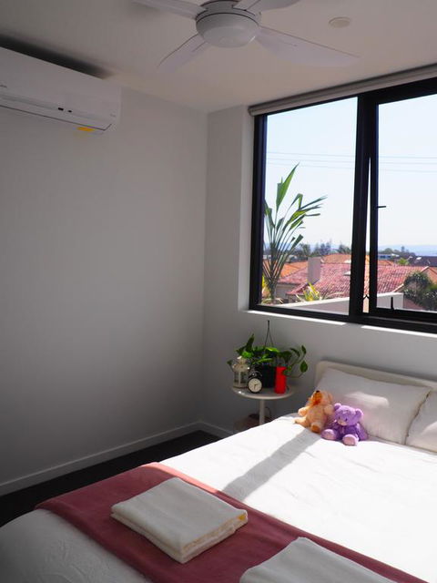 Waterfront Quiet Room - Accommodation Redcliffe 3