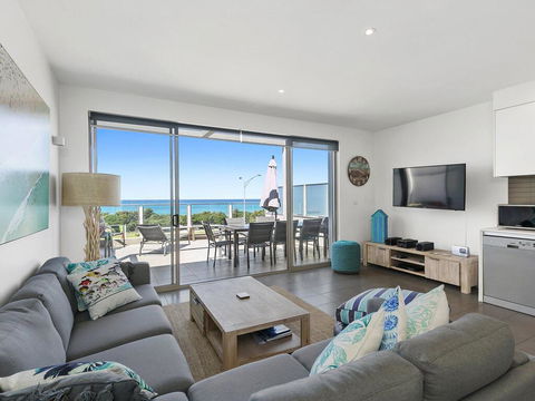 WATERFRONT SEVEN - In The Heart Of Lorne - Accommodation Redcliffe 3