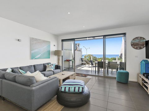 WATERFRONT SEVEN - In The Heart Of Lorne - Accommodation Redcliffe 0