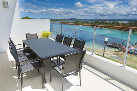 Waterline Penthouse 304 - Accommodation Redcliffe 2