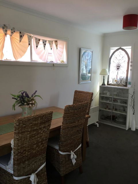 Redruth Cottage - Accommodation Redcliffe 5