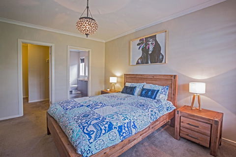 Nautical Rise Torquay - Accommodation Redcliffe 12