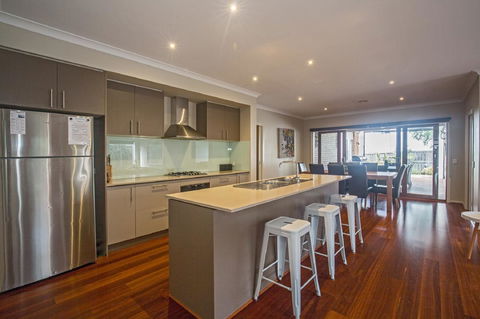 Nautical Rise Torquay - Accommodation Redcliffe 3