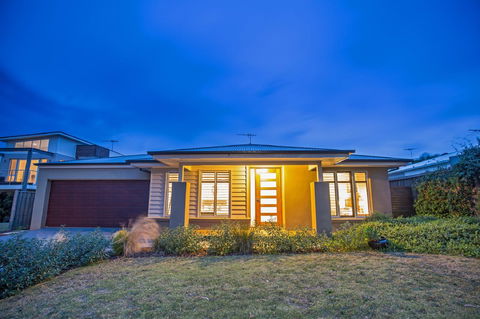 Nautical Rise Torquay - Accommodation Redcliffe 2