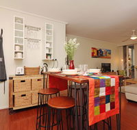 Colour Pop Fitzroy - 3 bedroom pet friendly - Accommodation Redcliffe