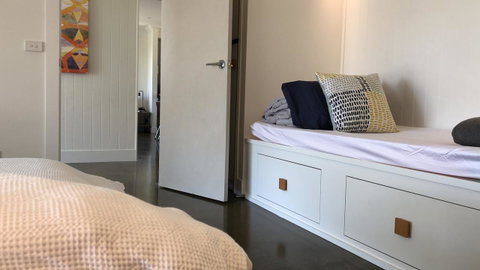 Casa Dromana - Accommodation Redcliffe 10