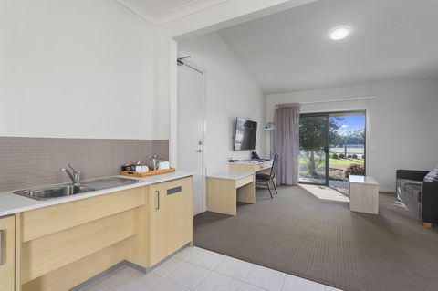 Quality Hotel Point Cook - Accommodation Redcliffe 10