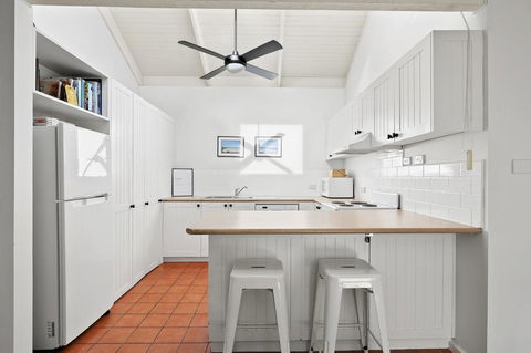 Mysa Anglesea Sleeps 7 WiFi SmartTV Cafes Shops - Accommodation Redcliffe 3