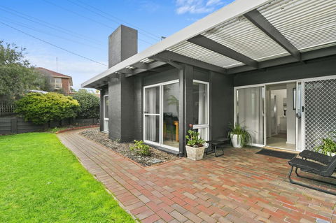 Mysa Anglesea Sleeps 7 WiFi SmartTV Cafes Shops - Accommodation Redcliffe 7