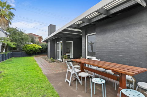 Mysa Anglesea Sleeps 7 WiFi SmartTV Cafes Shops - Accommodation Redcliffe 13