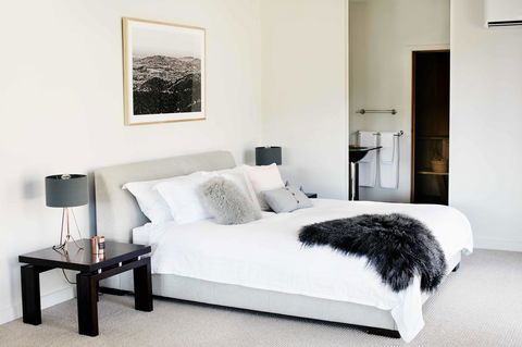 Polperro Villas - Accommodation Redcliffe 15