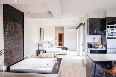 Polperro Villas - Accommodation Redcliffe 8