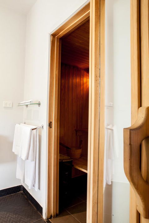 Polperro Villas - Accommodation Redcliffe 2