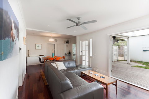 Sorrento Beach House - Perfect Spot And NEW Pool - Accommodation Redcliffe 9