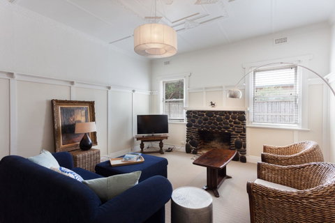 Sorrento Beach House - Perfect Spot And NEW Pool - Accommodation Redcliffe 2