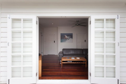 Sorrento Beach House - Perfect Spot And NEW Pool - Accommodation Redcliffe 13