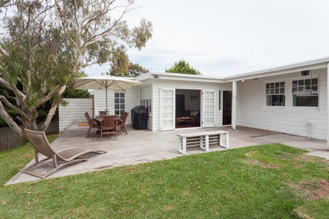 Sorrento Beach House - Perfect Spot And NEW Pool - Accommodation Redcliffe 12