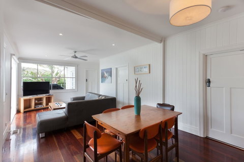 Sorrento Beach House - Perfect Spot And NEW Pool - Accommodation Redcliffe 6