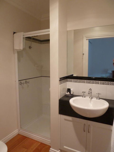 Beechwood Apartment - Accommodation Redcliffe 8