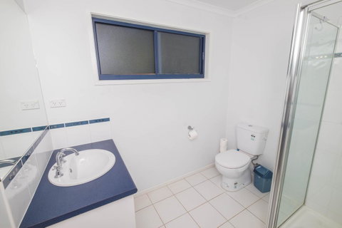 Demure Charm - Accommodation Redcliffe 5