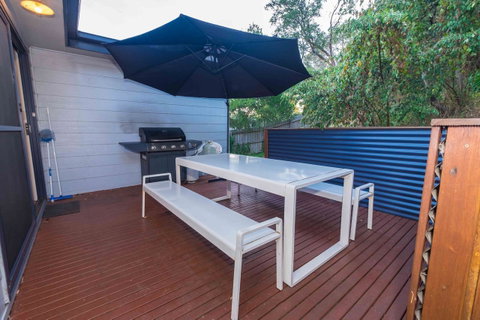 Demure Charm - Accommodation Redcliffe 1