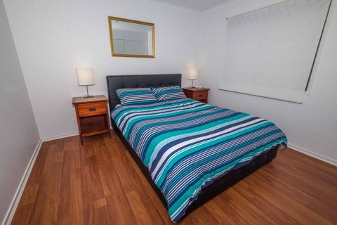 Demure Charm - Accommodation Redcliffe 12